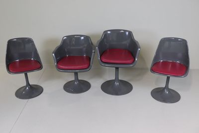 Ensemble de deux chaises et deux fauteuils, coques en polypr… - Photo 1