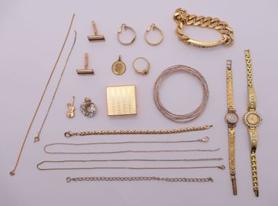 un assortiment de bijoux en or, comprenant une montre, des bracelets et d'autres articles