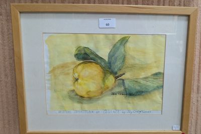 une photo d'un tableau représentant une pomme posée sur une table