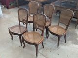 several chairs are arranged in a circle in a room