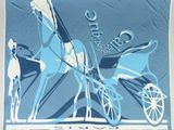 une image en bleu et blanc représentant un cheval et une calèche