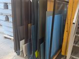des tôles de différentes couleurs et tailles