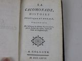 quelqu'un tient un livre à la main et le montre du doigt