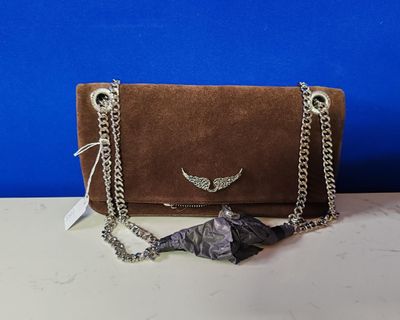 sac à main marron à bandoulière en chaîne et finitions argentées