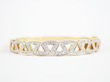 une bague en or jaune et en or blanc sertie de diamants