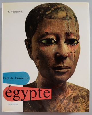une image représentant un livre sur lequel figure le visage d'une femme