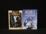 deux livres posés sur une table noire