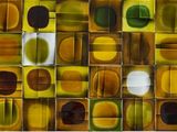 une photo d'une photo d'un mur composé de cercles