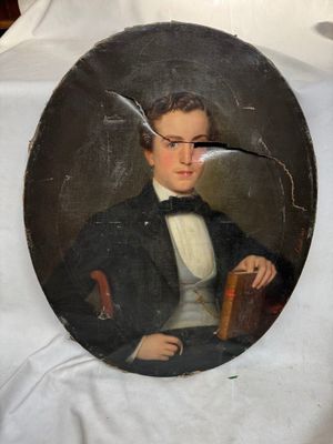 tableau représentant un homme en smoking et nœud papillon tenant un livre