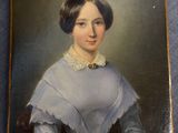 peinture d'une femme en robe bleue assise sur une chaise