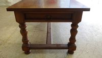Une grande table de ferme en bois (photo 2)