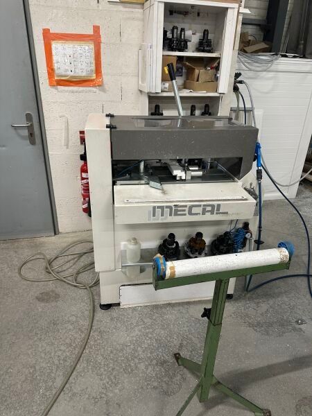1 tenonneuse MECAL FR 711