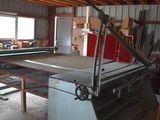 une image d'une machine qui travaille sur un morceau de bois