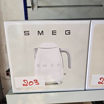 une boîte sur laquelle est représentée une cafetière