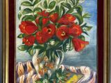 tableau représentant des fleurs rouges dans un vase posé sur une nappe rayée
