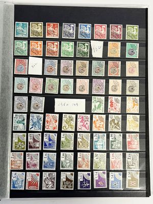 une photo d'une photo d'une collection de timbres