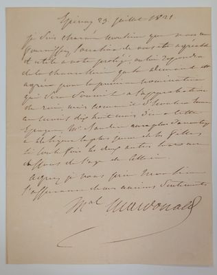 lettre manuscrite écrite à l'encre noire sur une feuille de papier