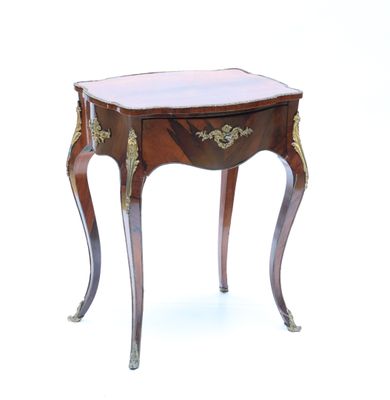 Table de salon en placage de palissandre de style Louis XV o…