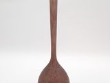 une image représentant un vase en bois sur fond blanc