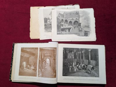 plusieurs vieux livres illustrés de portraits, posés sur une table