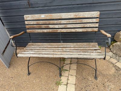 a wooden bench that is sitting in front of a building