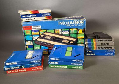 plusieurs boîtes de Nintendo Entertainment System posées sur une table