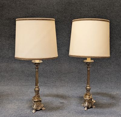 Paire de pique-cierges en bronze argenté montés en lampe, h …