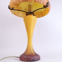 Lampe en verre nuagé à dominante orange ; monture en métal. (photo 3)