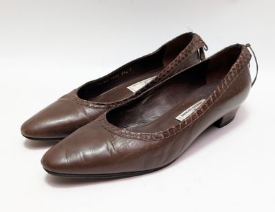 chaussures vintage en cuir marron avec un motif croco sur le talon