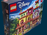 une boîte contenant des kits Lego « Château Disney » sur fond bleu