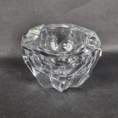 Cendrier Baccarat en verre taillé, estampillé (H : 6,5 cm, D…