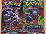 Deux paquets de cartes à collectionner Pokémon sont posés sur une table.