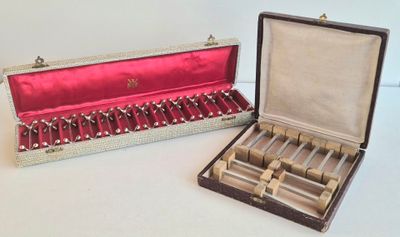 24 porte-couteaux dont 12 porte-couteaux WMF en métal argenté dans leu - Photo 1