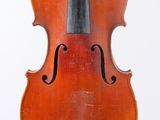 un vieux violon sur fond blanc avec un fond blanc