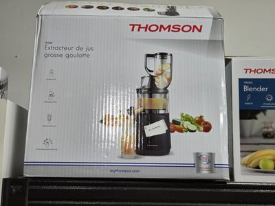 le carton d'un mixeur posé sur un plan de travail