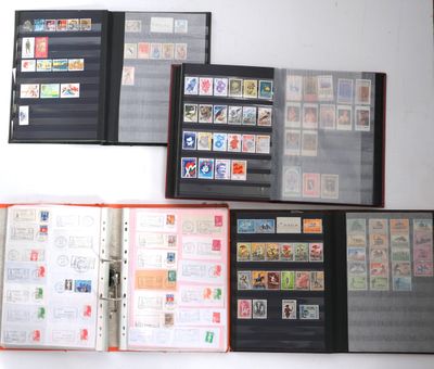 Quatre albums de timbres.