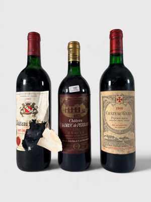 trois bouteilles de vin posées l'une à côté de l'autre sur une table
