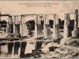 une vieille photo d'un pont enjambant une rivière