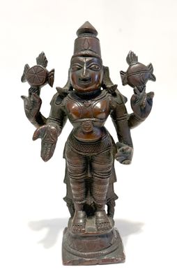 INDE DU SUD. VISHNOU en bronze à patine brune, représenté de…