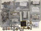 de nombreux types de pièces différents dans une boîte
