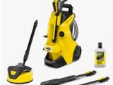 un gros plan sur un appareil de nettoyage sous pression jaune et noir et des produits d'entretien