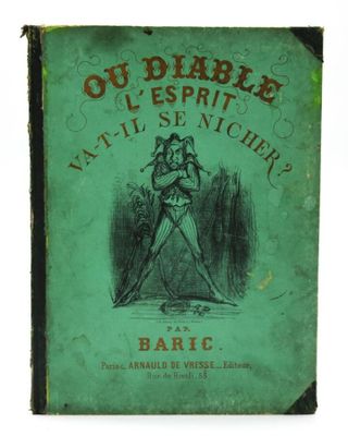 un vieux livre sur lequel figure l'image d'un homme tenant un chien dans ses bras
