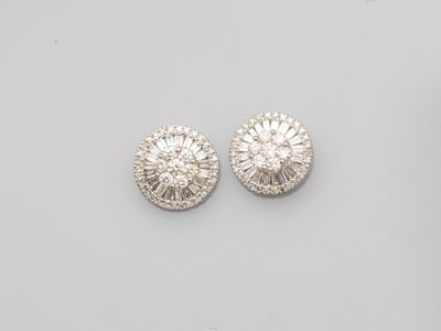 Paire de boucles d'oreilles rondes en or gris 750°/°° (18K),…