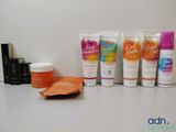 de nombreux types de produits de soins de la peau sur la table