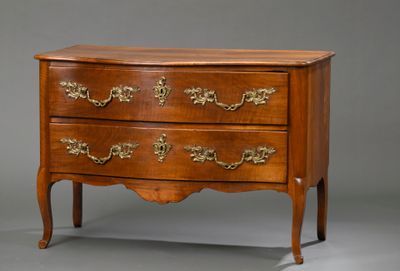 une image représentant une commode en bois sur fond gris