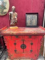 Buffet en bois peint rouge