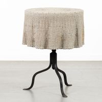 Table d'appoint ou table basse présentant un motif de nappe … (photo 5)