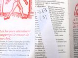 un livre ouvert sur lequel figure le dessin d'un homme