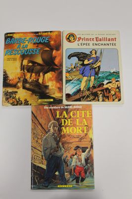 trois livres pour enfants sont posés sur une surface blanche
