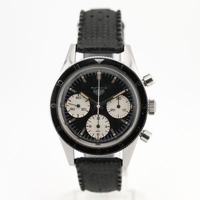 une image représentant une montre en noir et blanc sur fond blanc